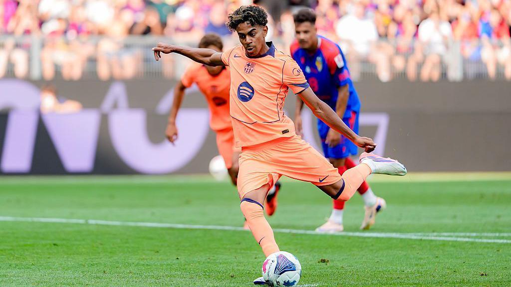 Barcelona face striker dilemma - could they cope without one?