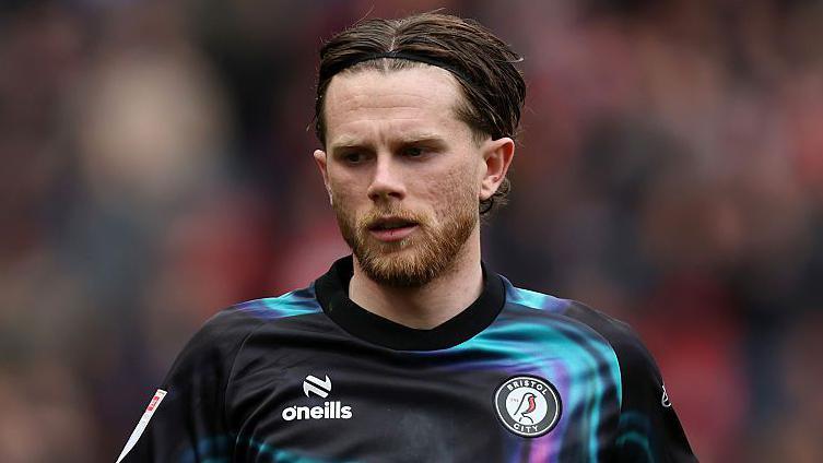 Birmingham sign midfielder Bird from Bristol City