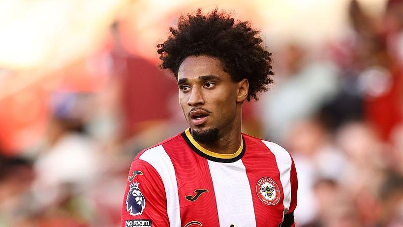 Brentford in talks with Schade