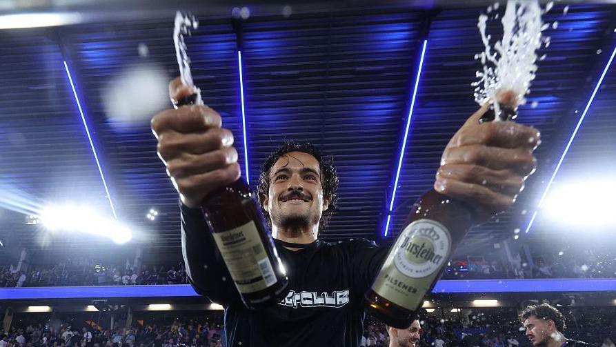 Celtic perseverance pays off as midfielder Baur signs