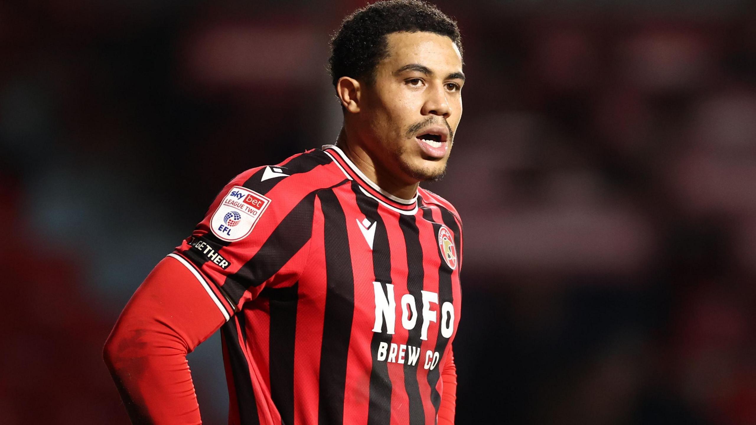 Crawley add ex-Walsall defender Farquharson
