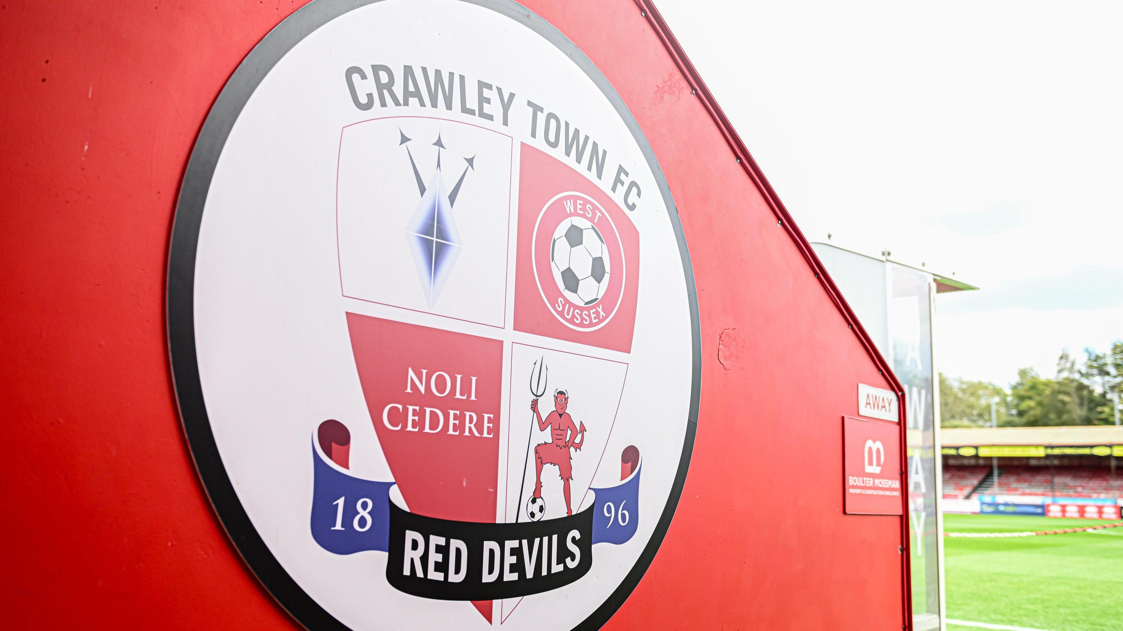 Crawley sign Charlton defender Ewens-Findlay on loan