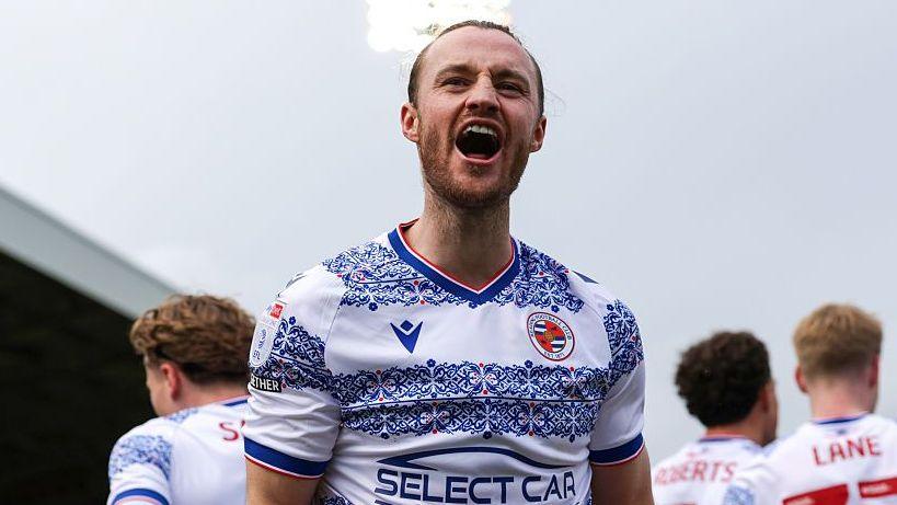 Doncaster sign forward Keane on short-term deal
