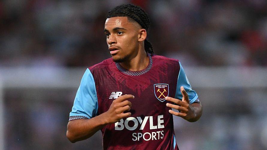 Forest Green sign West Ham's Fearon on short loan