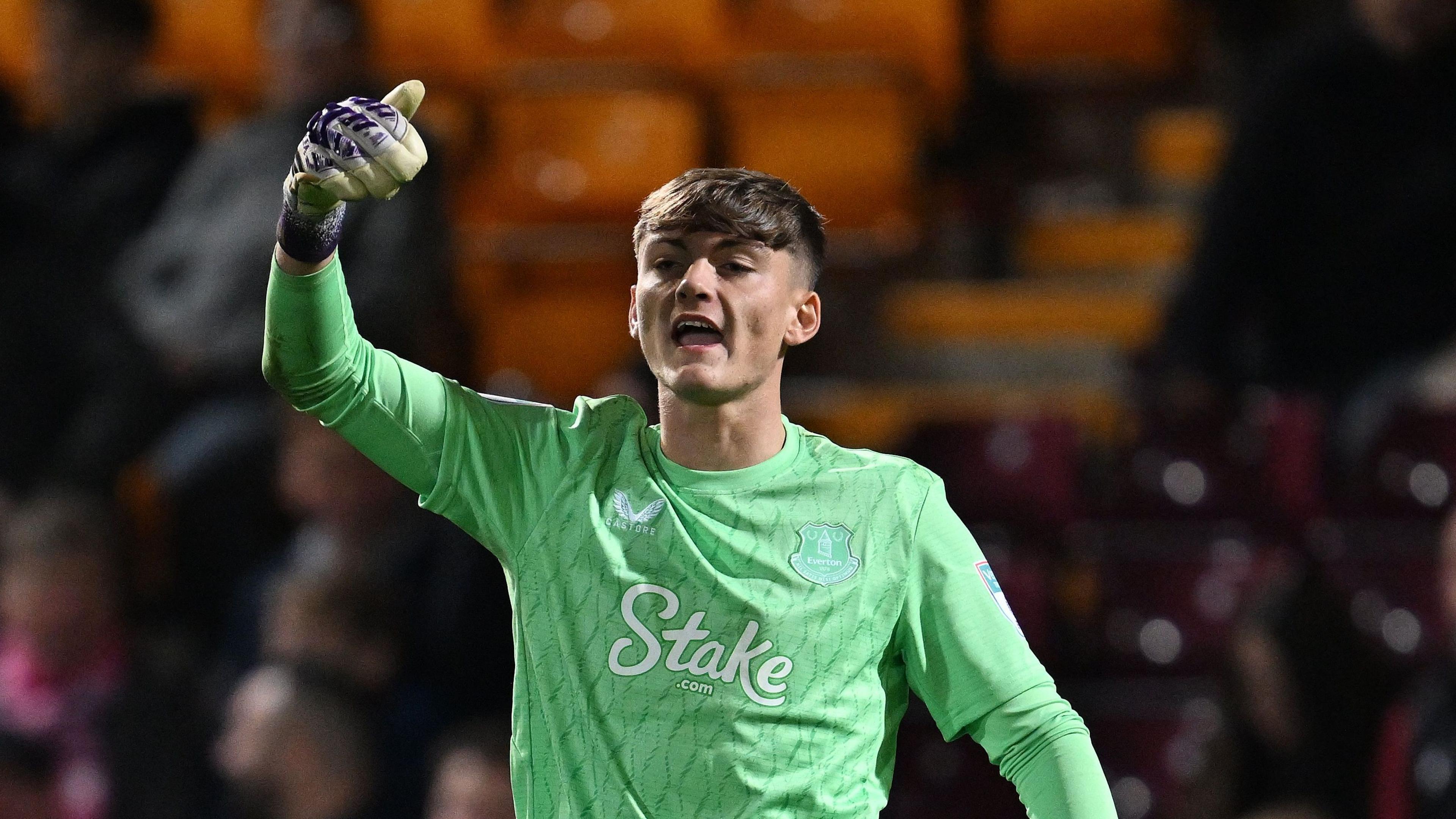Fylde sign keeper Pickford on loan from Everton