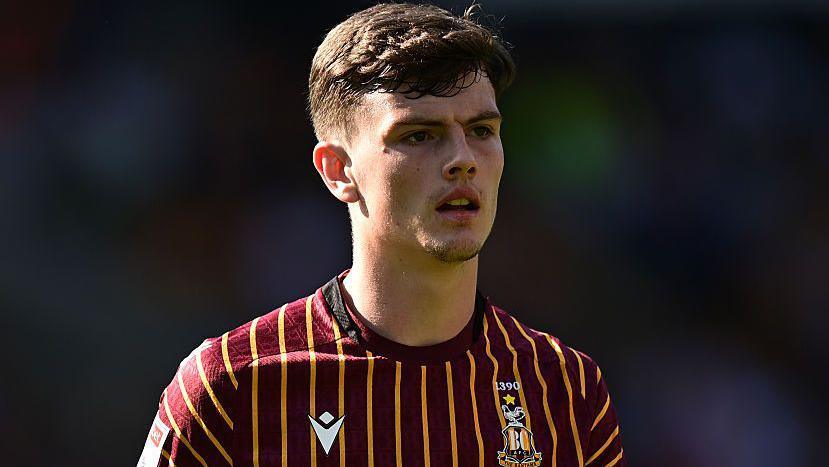 Millwall sign Bradford midfielder Metcalfe