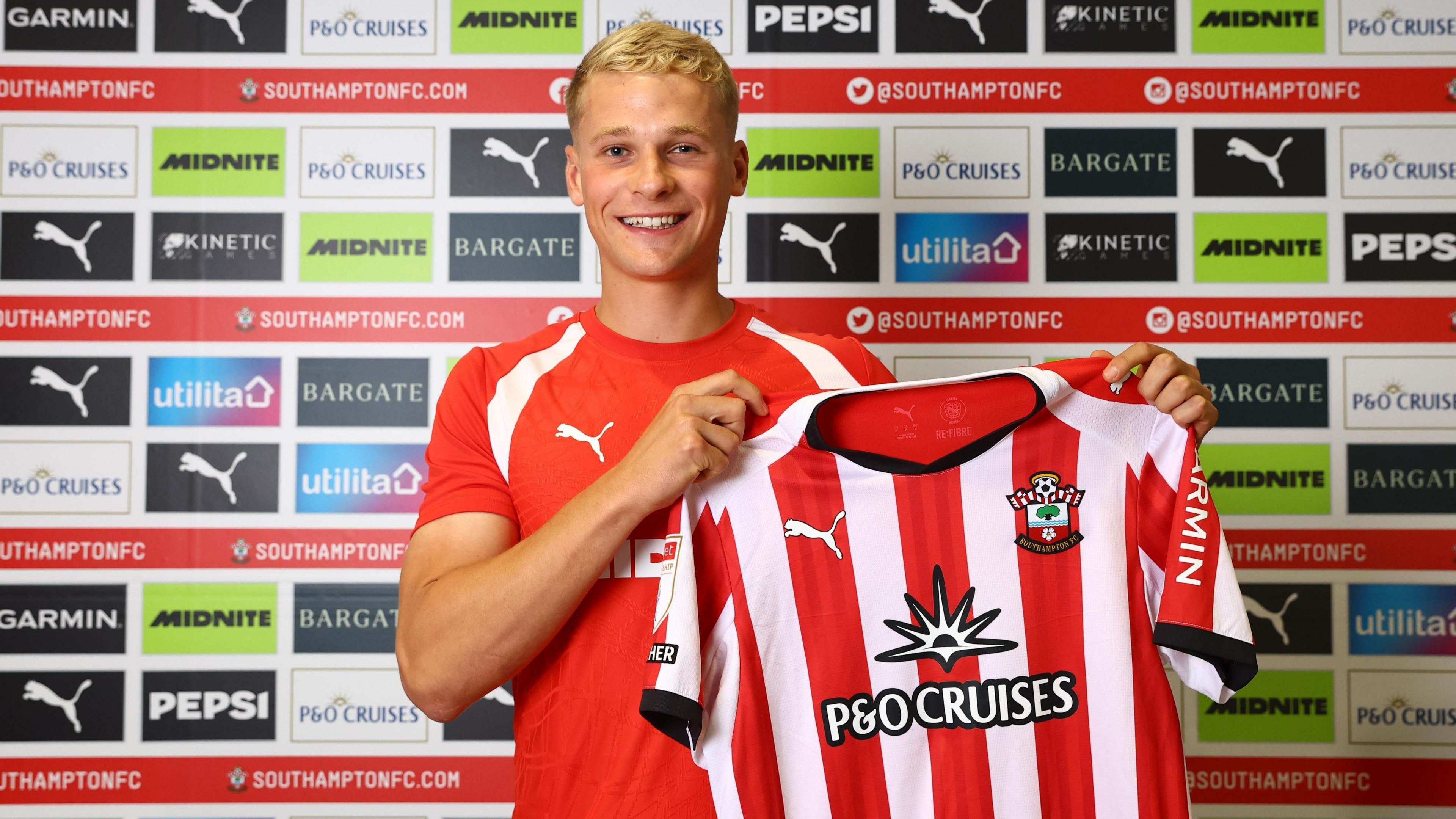 Saints make deadline day loan signing of Abbott