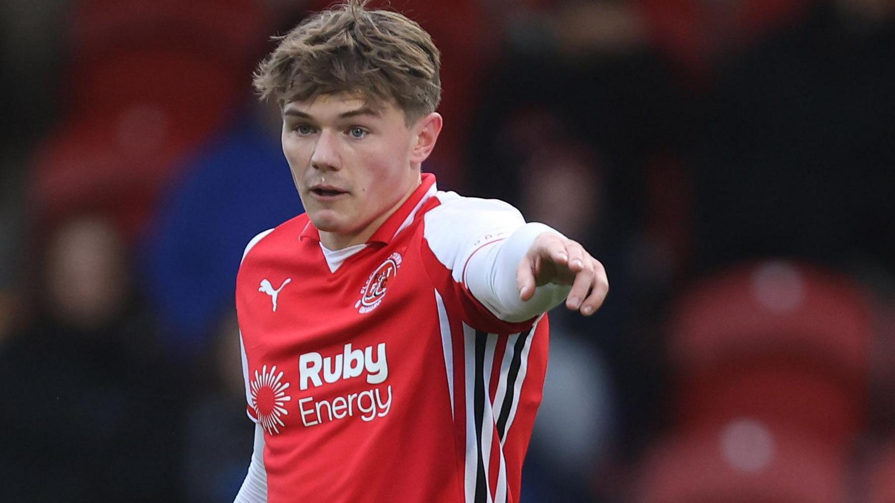 Stockport sign Man Utd winger Ennis