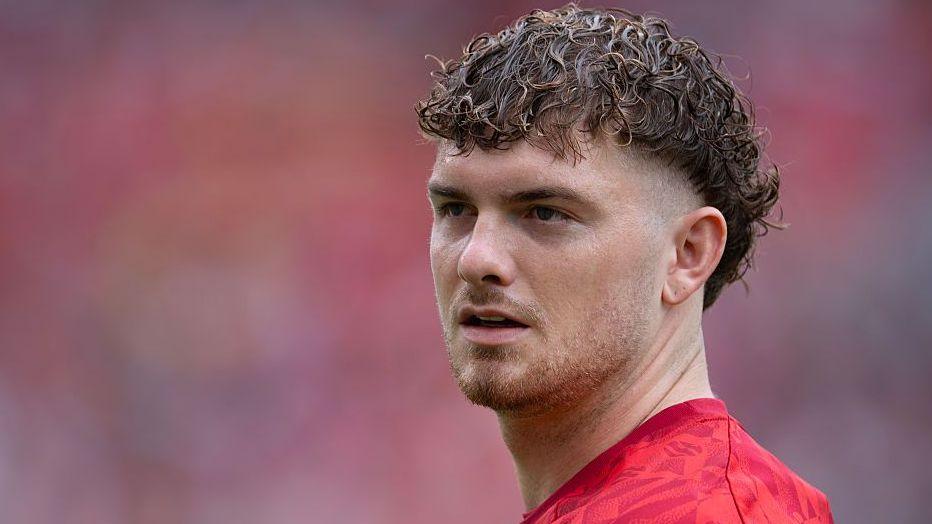 Valencia sign Liverpool's Elliott on loan