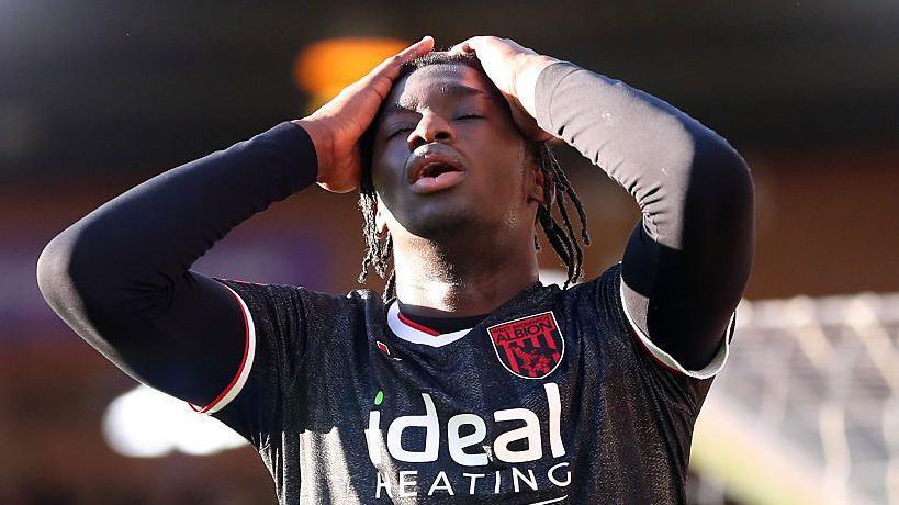 Wigan sign Crystal Palace forward Mustapha on loan